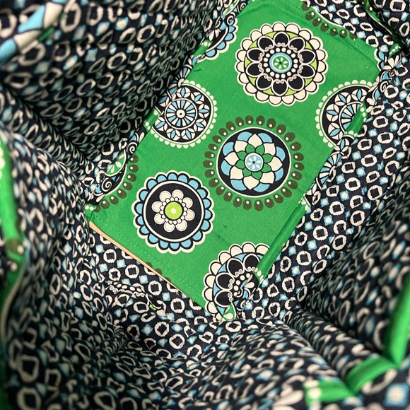 Vera Bradley green cupcake shoulder tote bag. - Picture 4 of 8